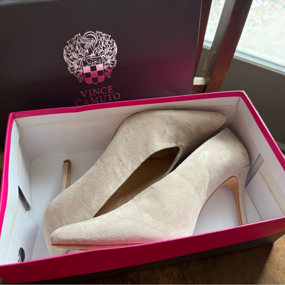 Vince Camuto Cream Heels Elegant Design